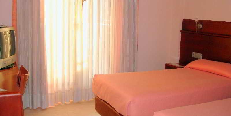Hotel Sant Quirze De Besora חדר תמונה